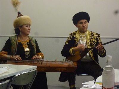 カザフスタン民族楽器演奏